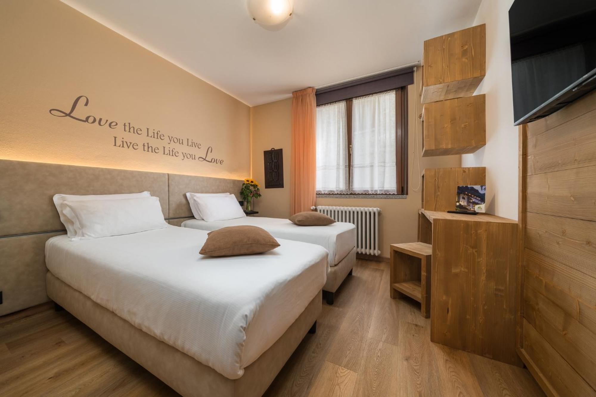 Bienno Hotel Oasi Verde מראה חיצוני תמונה