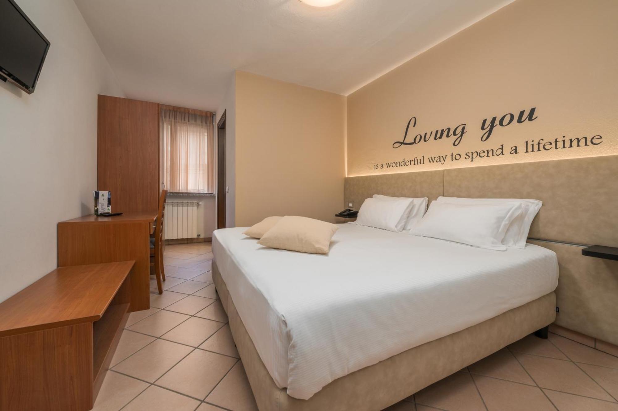 Bienno Hotel Oasi Verde מראה חיצוני תמונה