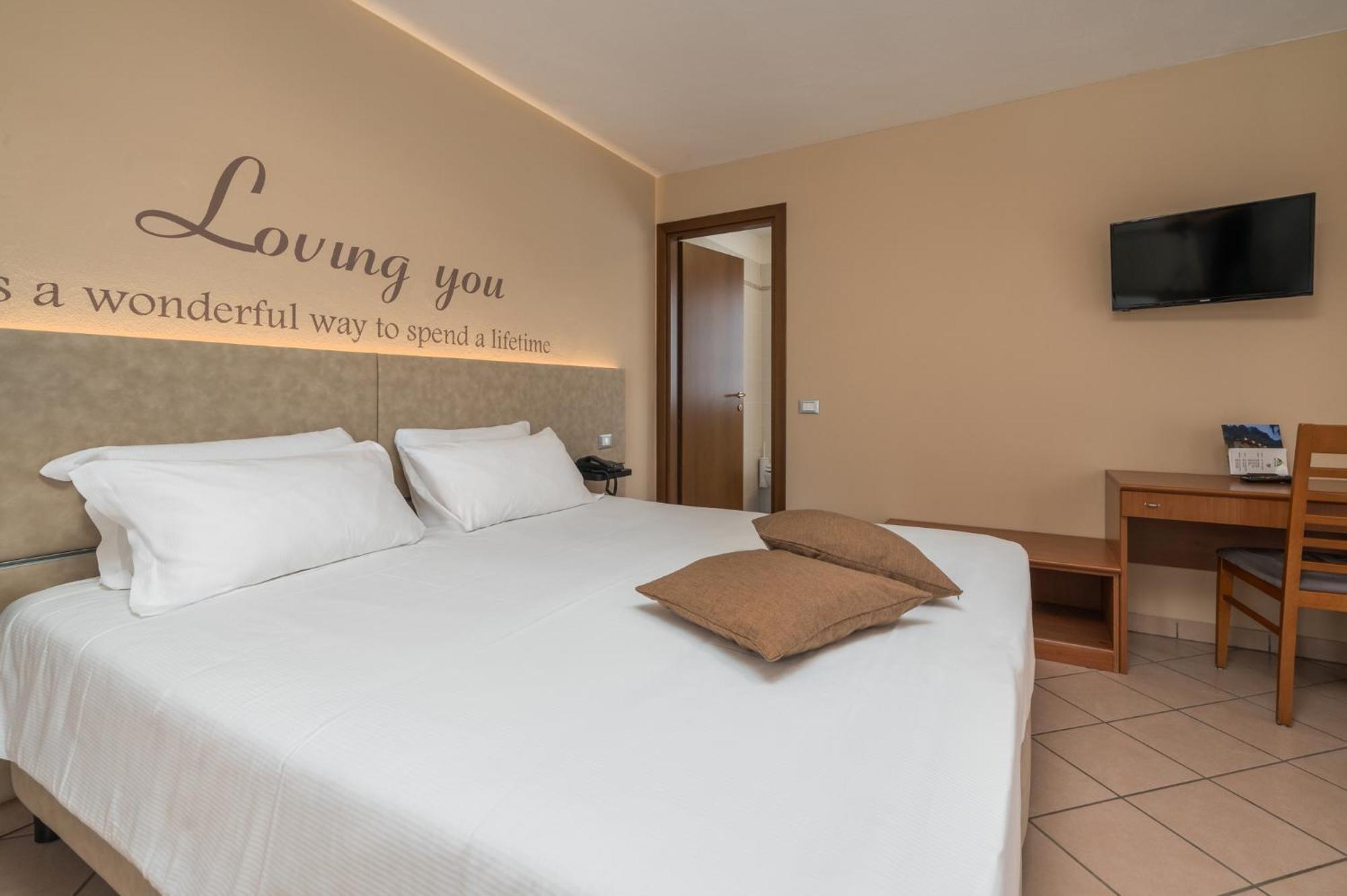 Bienno Hotel Oasi Verde מראה חיצוני תמונה