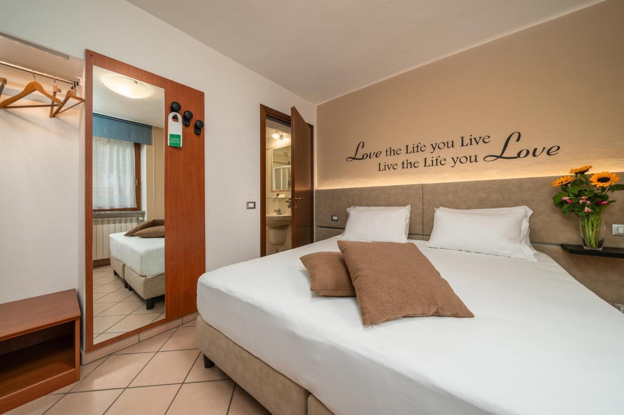 Bienno Hotel Oasi Verde מראה חיצוני תמונה
