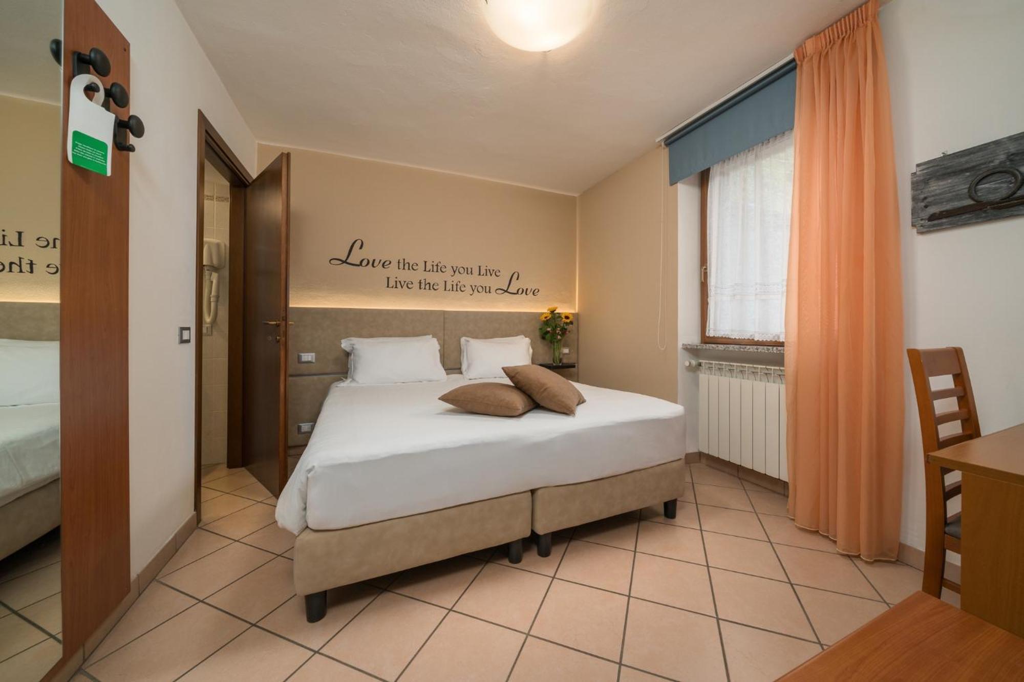 Bienno Hotel Oasi Verde מראה חיצוני תמונה