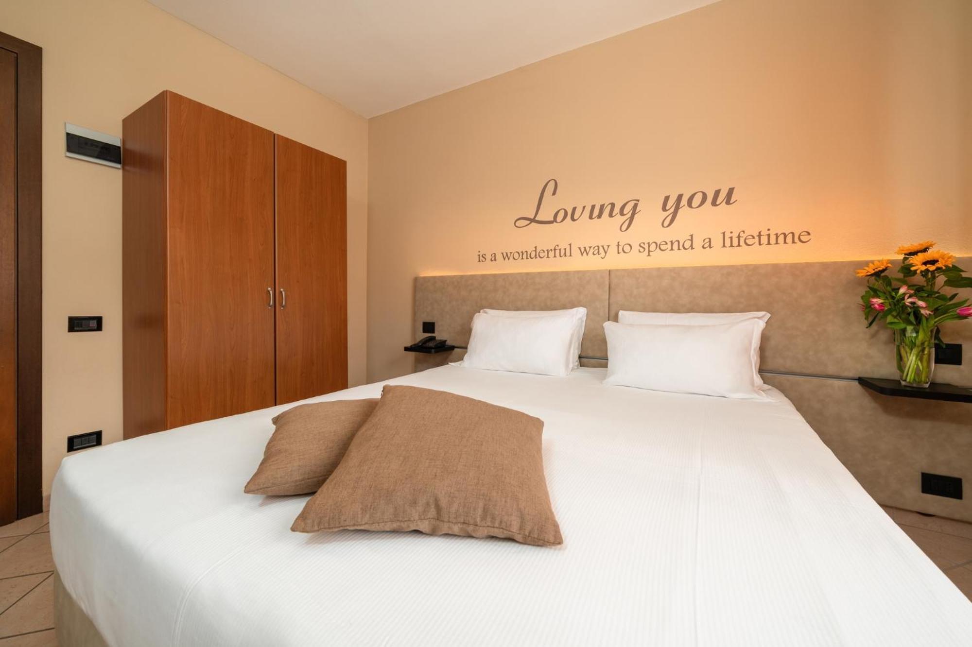 Bienno Hotel Oasi Verde מראה חיצוני תמונה
